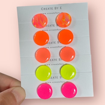 Studs (neon/gloss) flera färgval