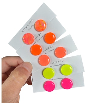 Studs (neon/gloss) flera färgval