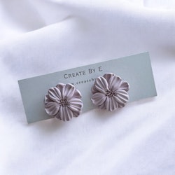 Blommor studs (ljuslila) 2cm
