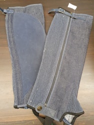 Shortchaps, Jacson. Längd 45,5cm.