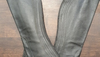 Svarta shortchaps, Längd 34cm (8år)