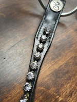Pannband i svart läder och vackra stenar, 41cm