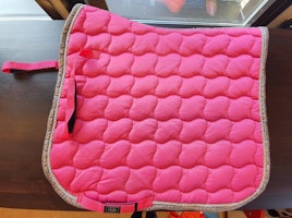 HKM Premium Schabrak, rosa med silverkant. Full