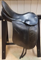 Svart Thoroughbred sadel, Dressyr, 17"