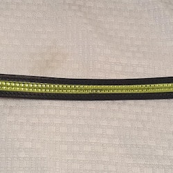 Svart läder pannband med grön detalj, 42cm