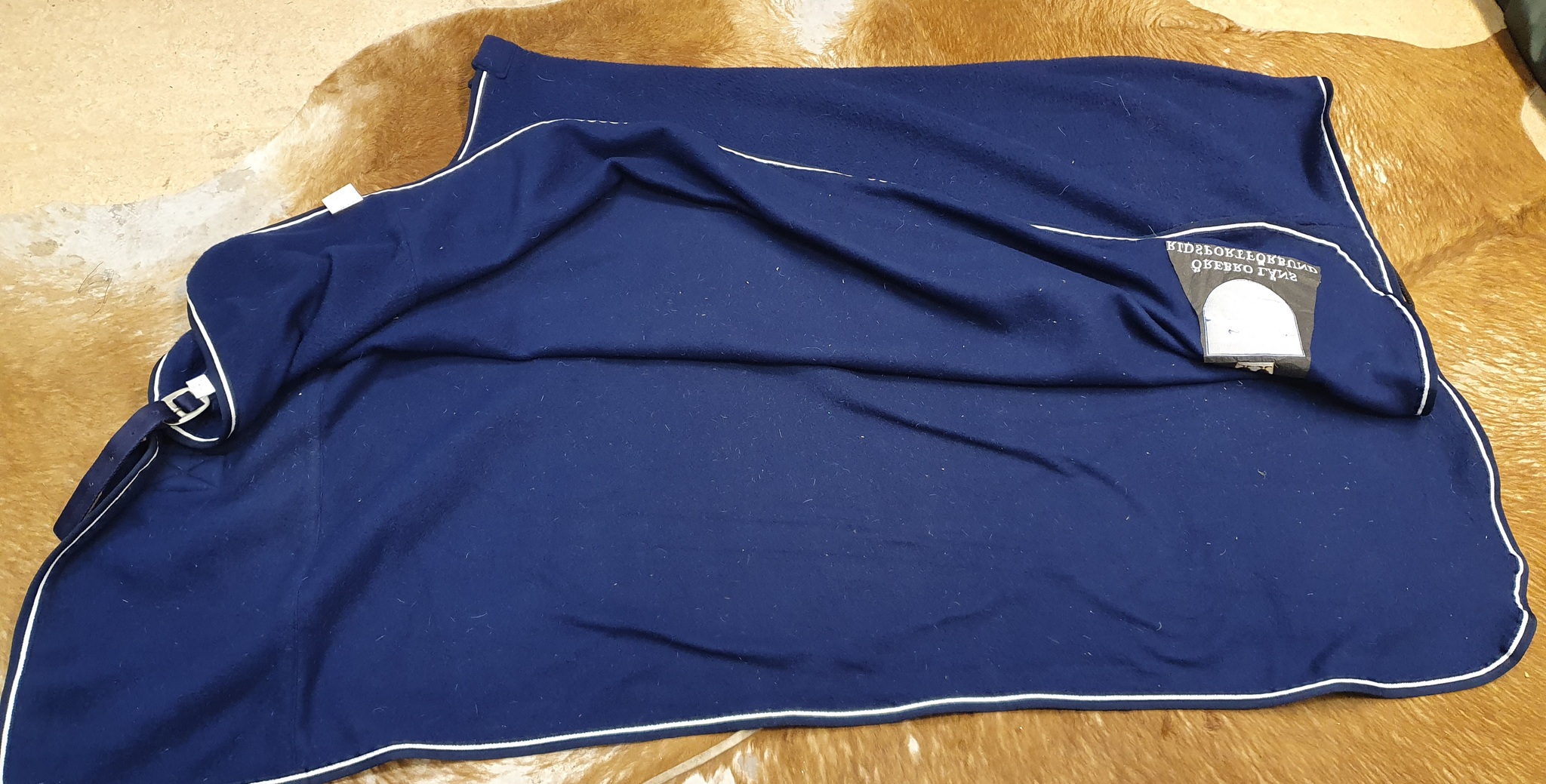 Mörkblått Fleecetäcke, stl 115cm
