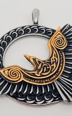 Korp viking brons hänge