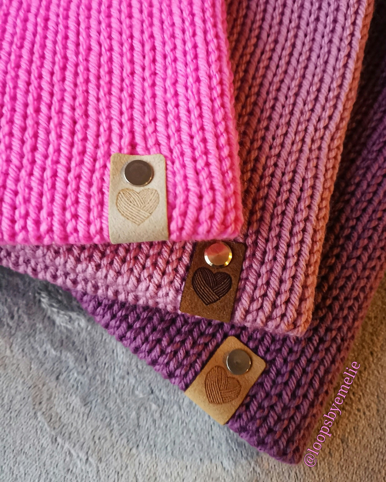 Dubbelstickad mössa med pompom