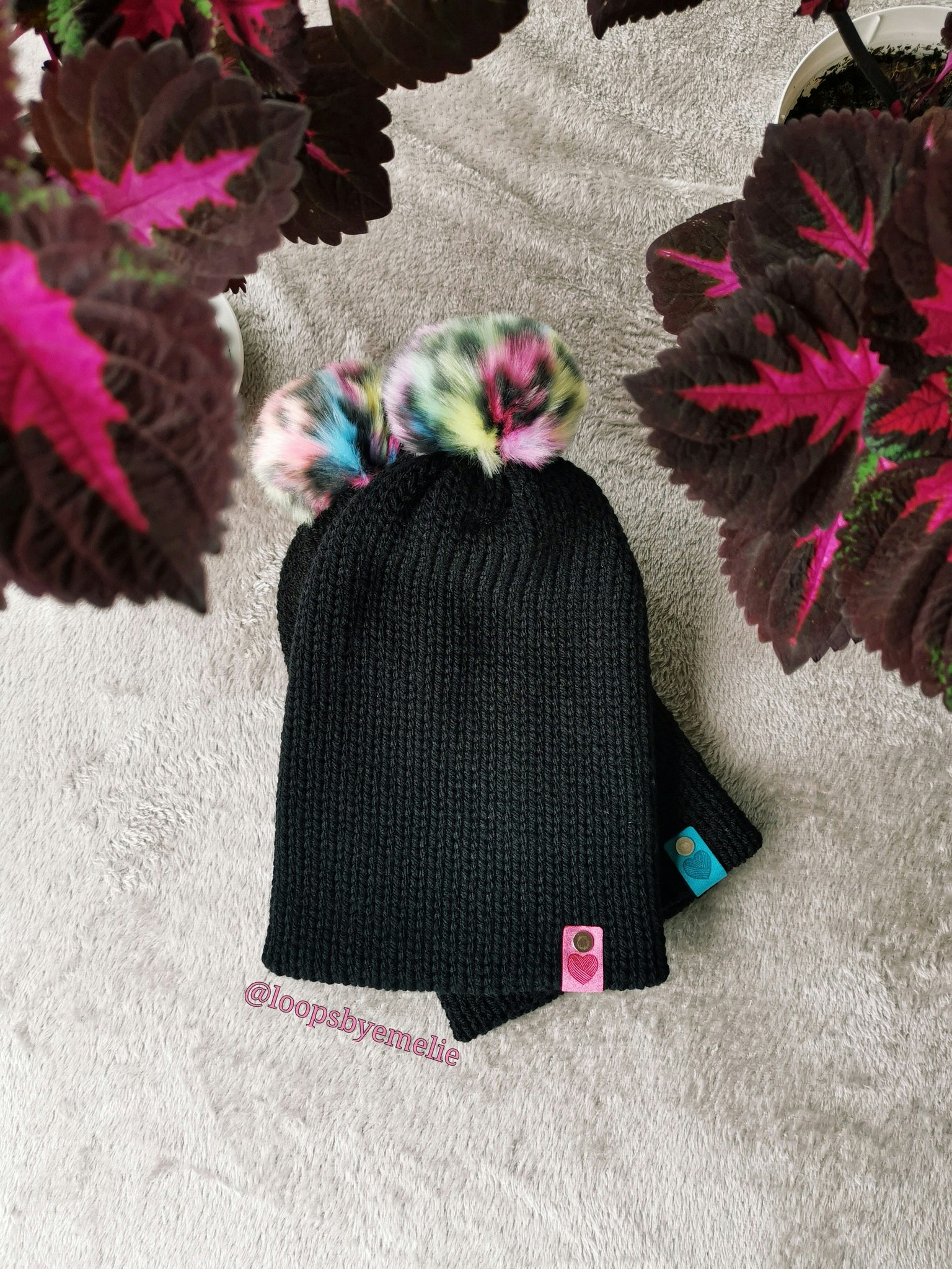 Dubbelstickad mössa med pompom