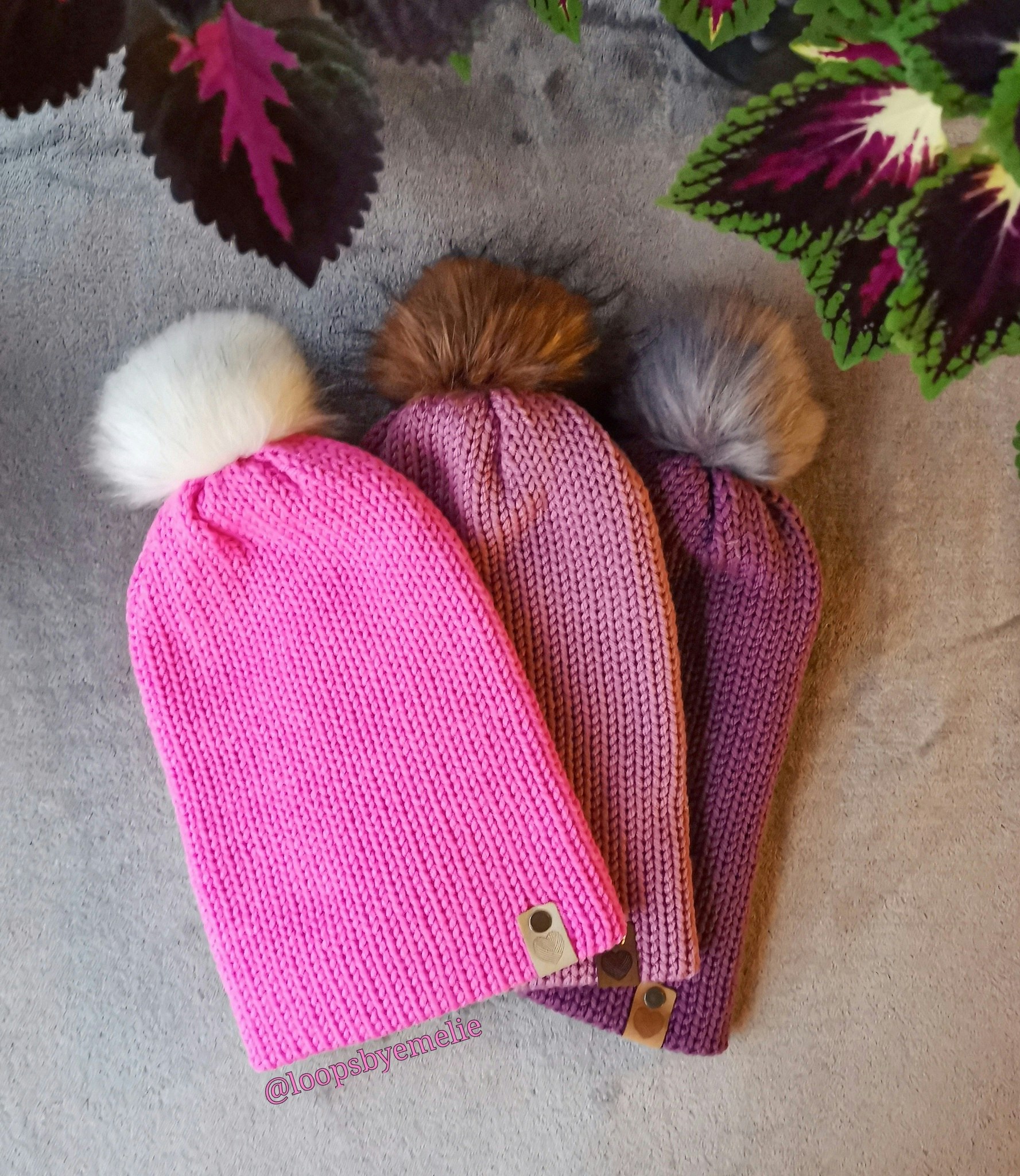 Dubbelstickad mössa med pompom