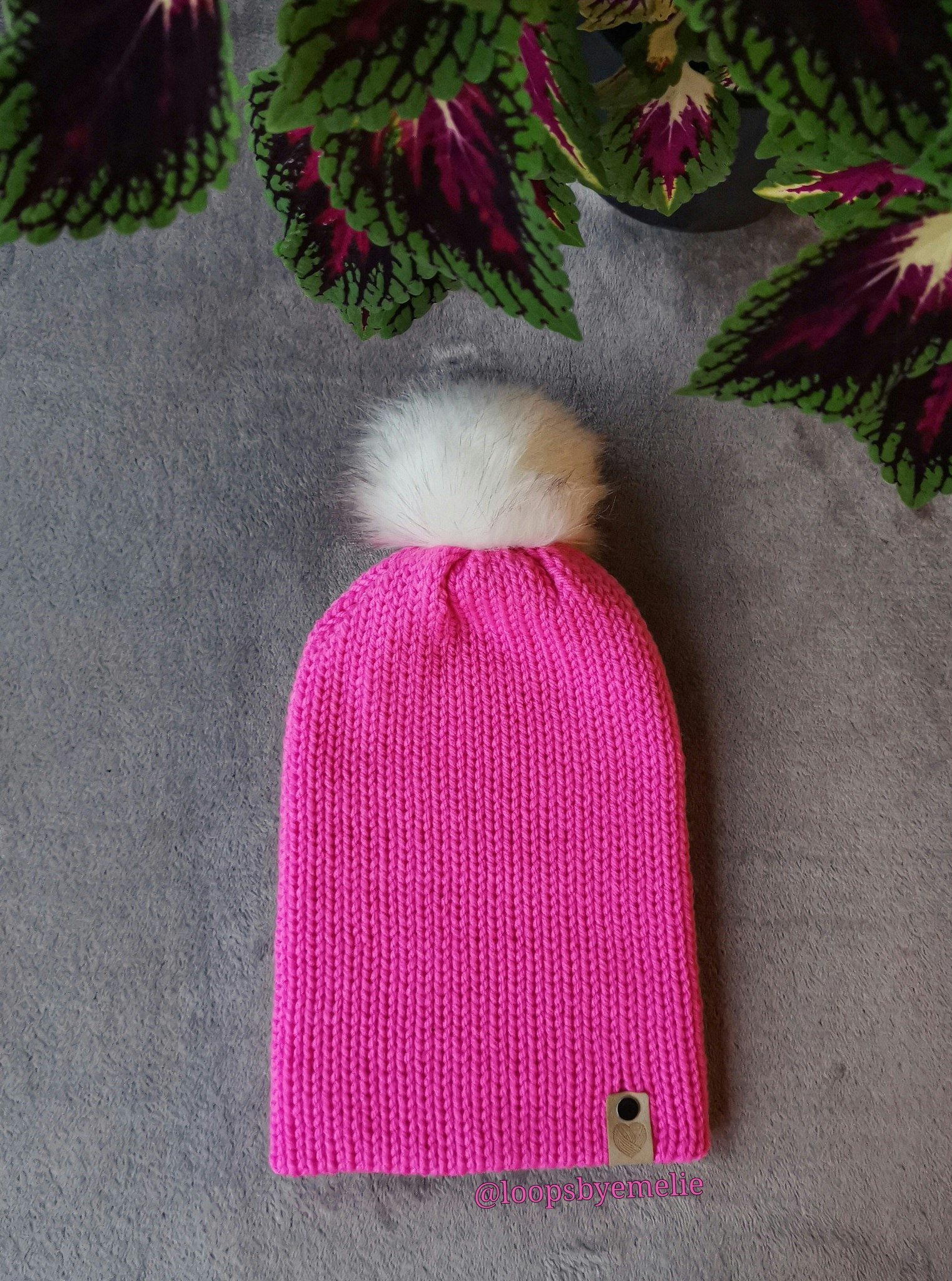 Dubbelstickad mössa med pompom
