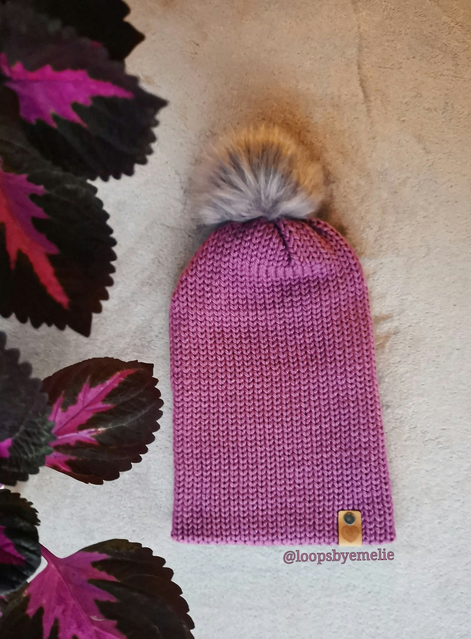 Dubbelstickad mössa med pompom