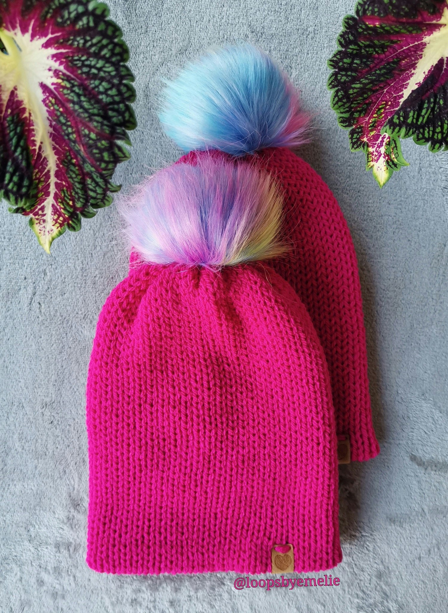 Dubbelstickad mössa med pompom