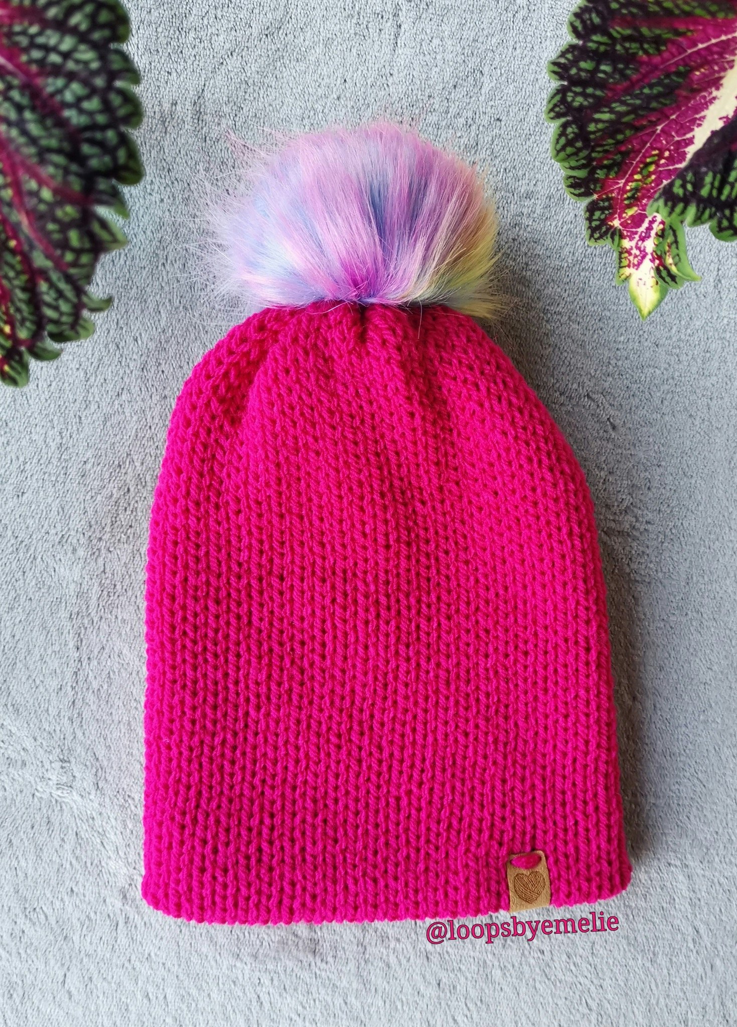 Dubbelstickad mössa med pompom