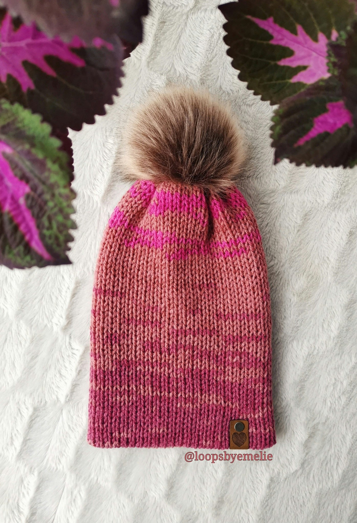 Dubbelstickad mössa med pompom