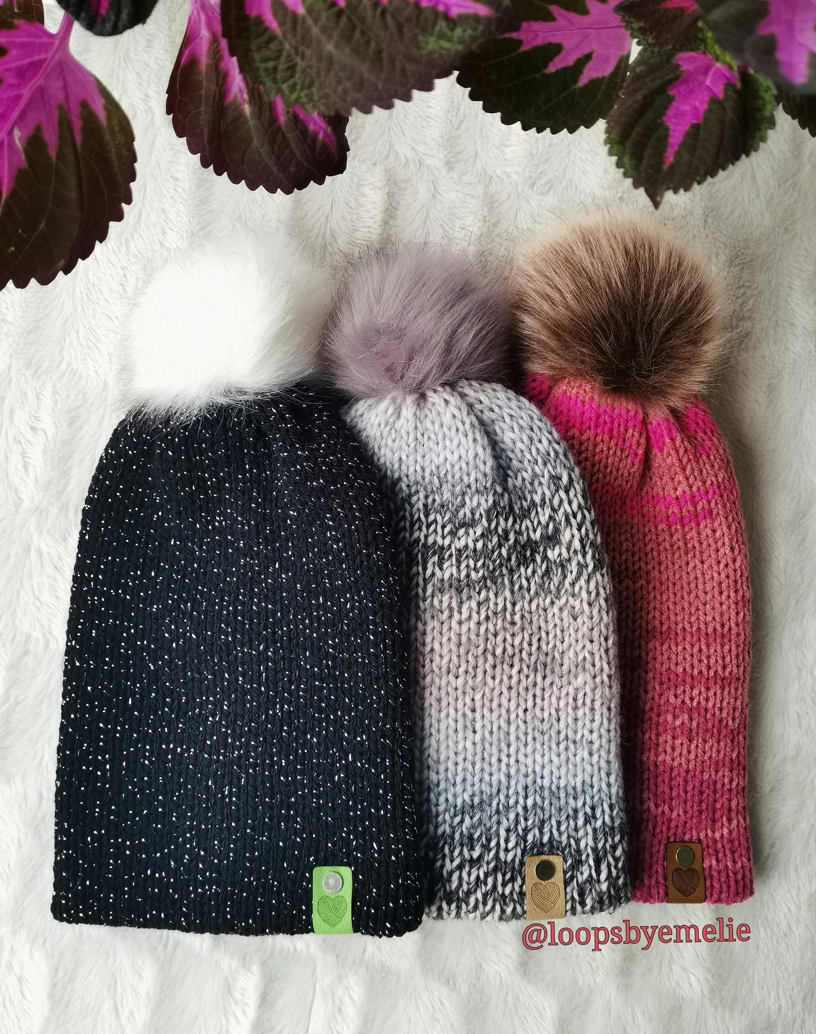Dubbelstickad mössa med pompom