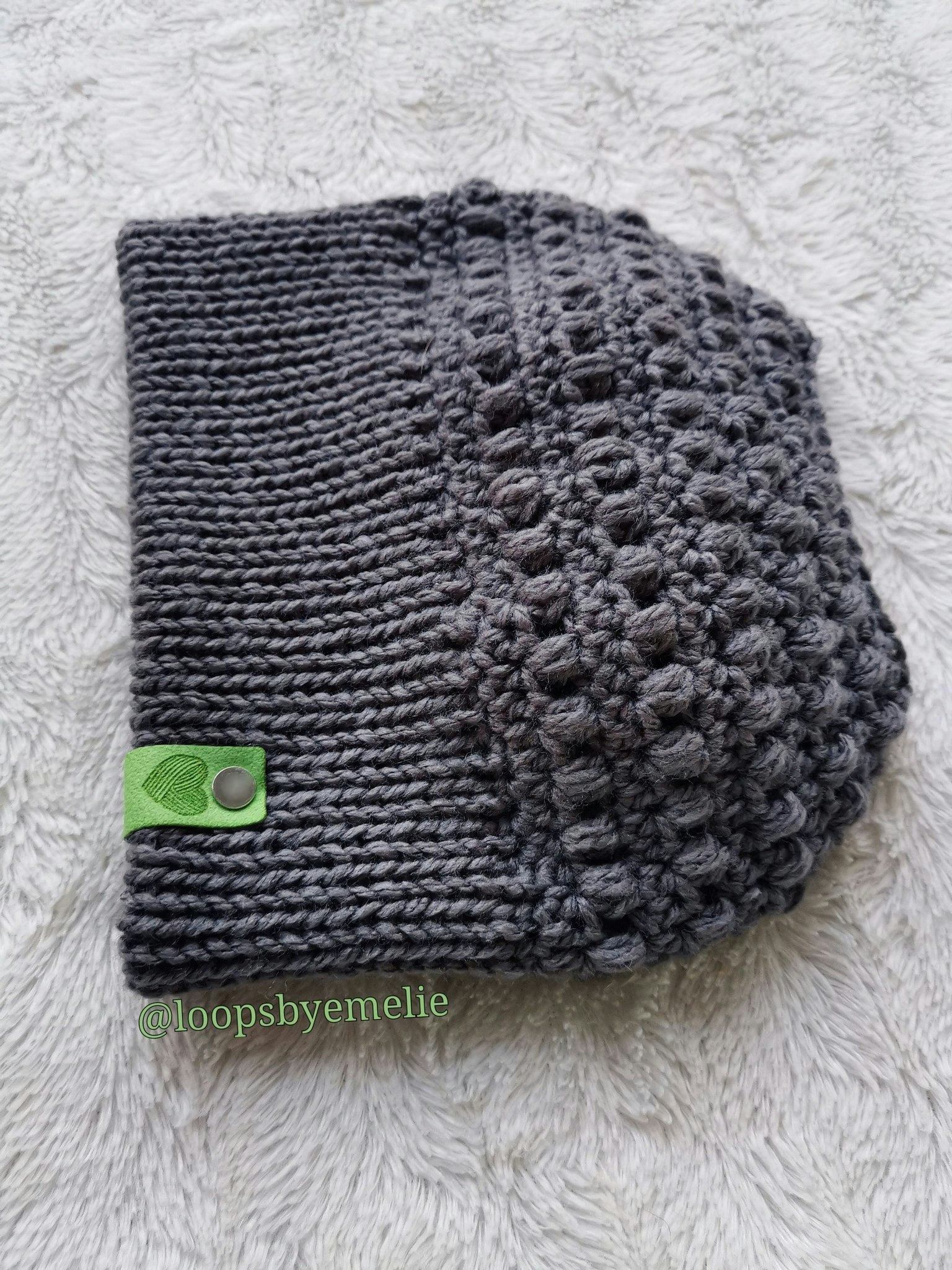 Mössa med hål / Messy bun beanie