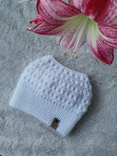 Mössa med hål / Messy bun beanie