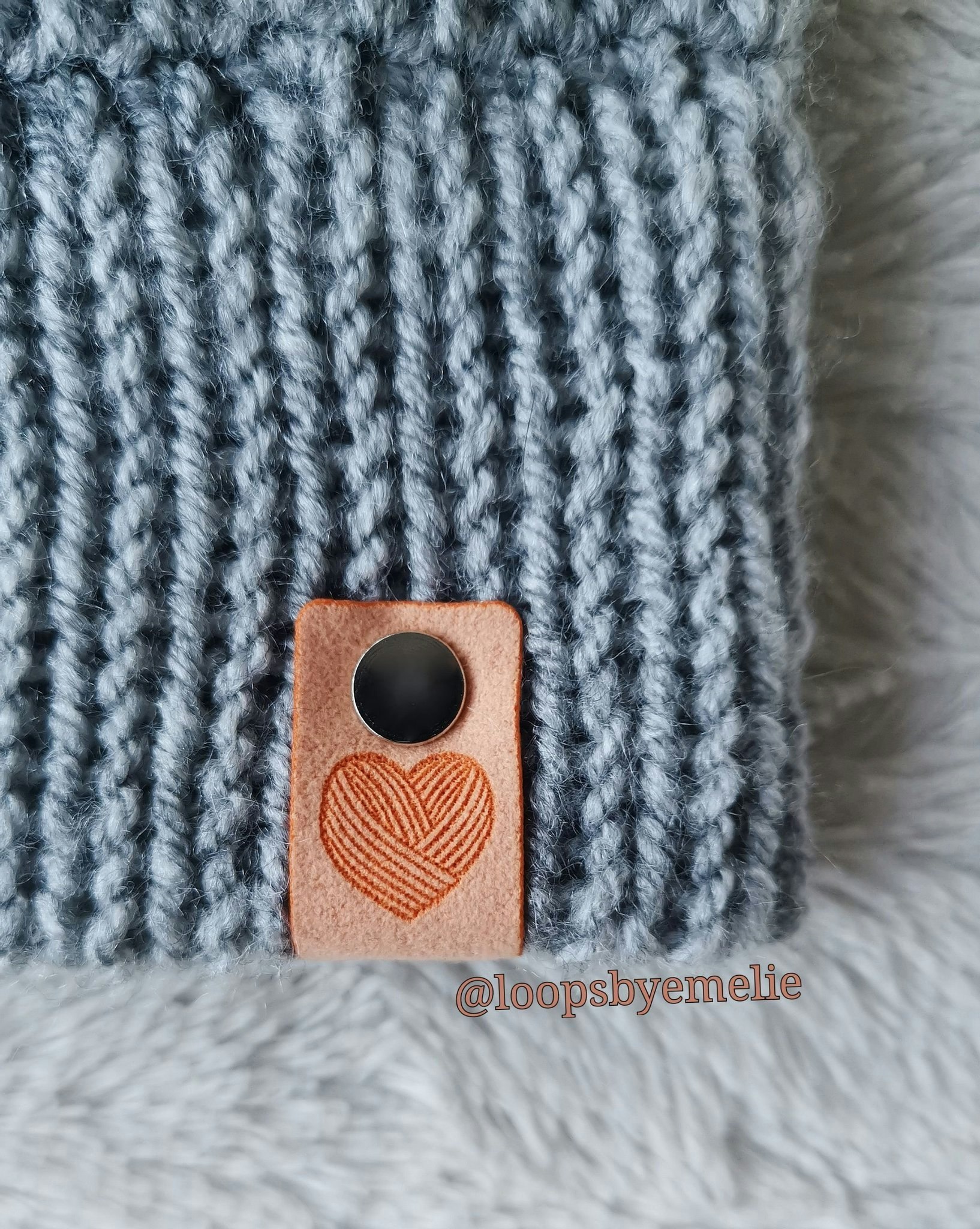 Mössa med hål / Messy bun beanie