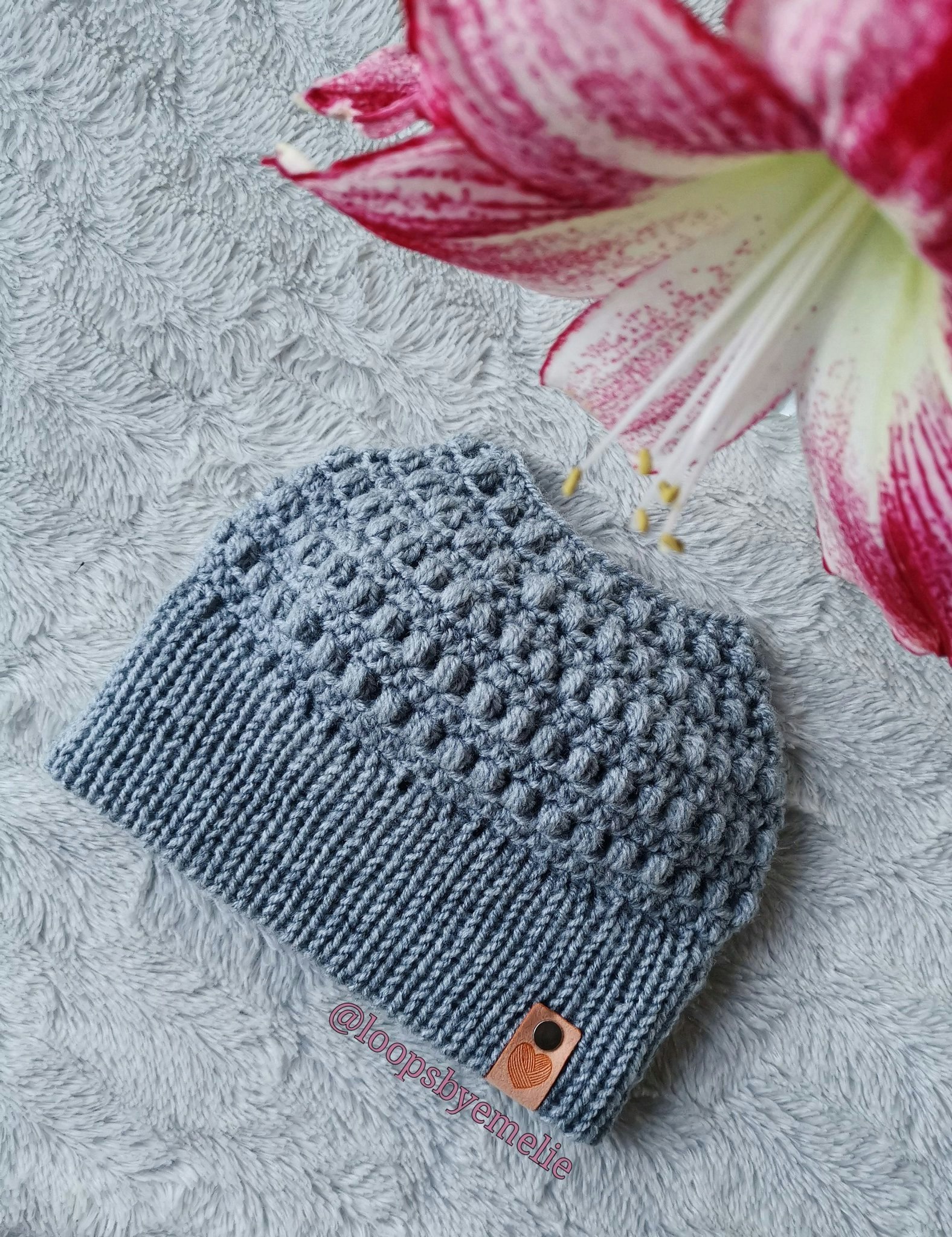 Mössa med hål / Messy bun beanie