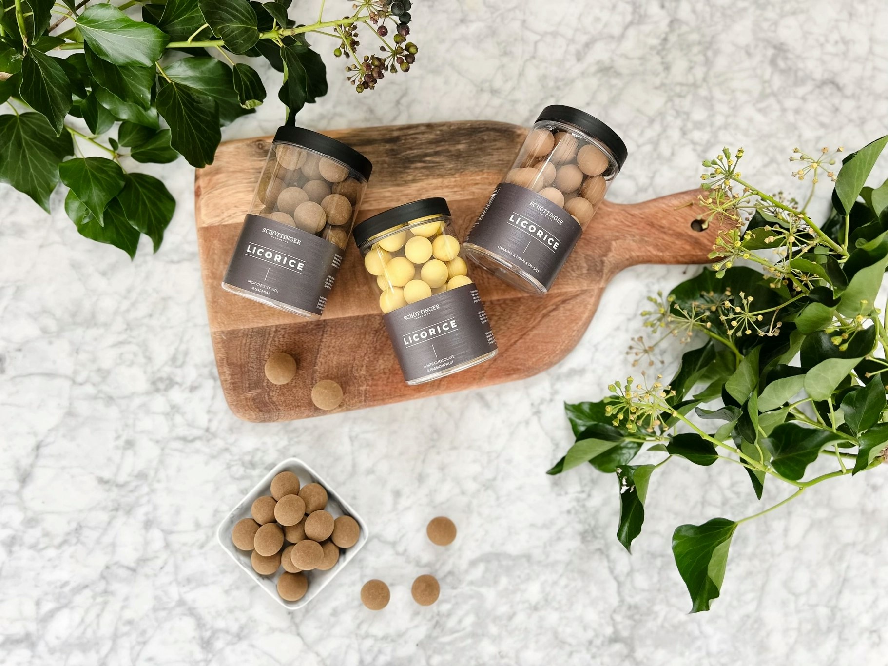 Schöttinger Chocolate - Lakris med hvit sjokolade og pasjonsfrukt 250 G