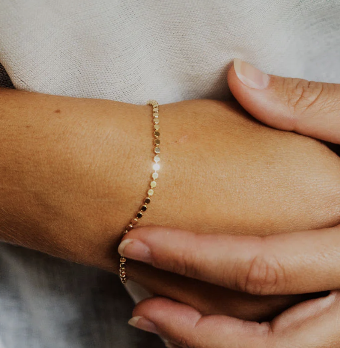 Kono & Co: Flat Disch Shiny Gold Bracelet