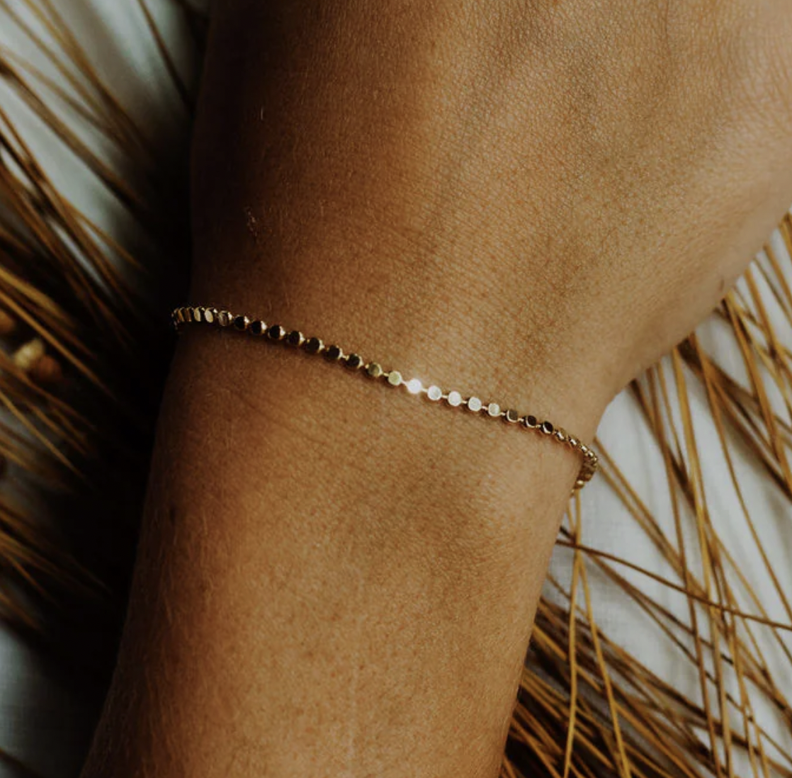 Kono & Co: Flat Disch Shiny Gold Bracelet