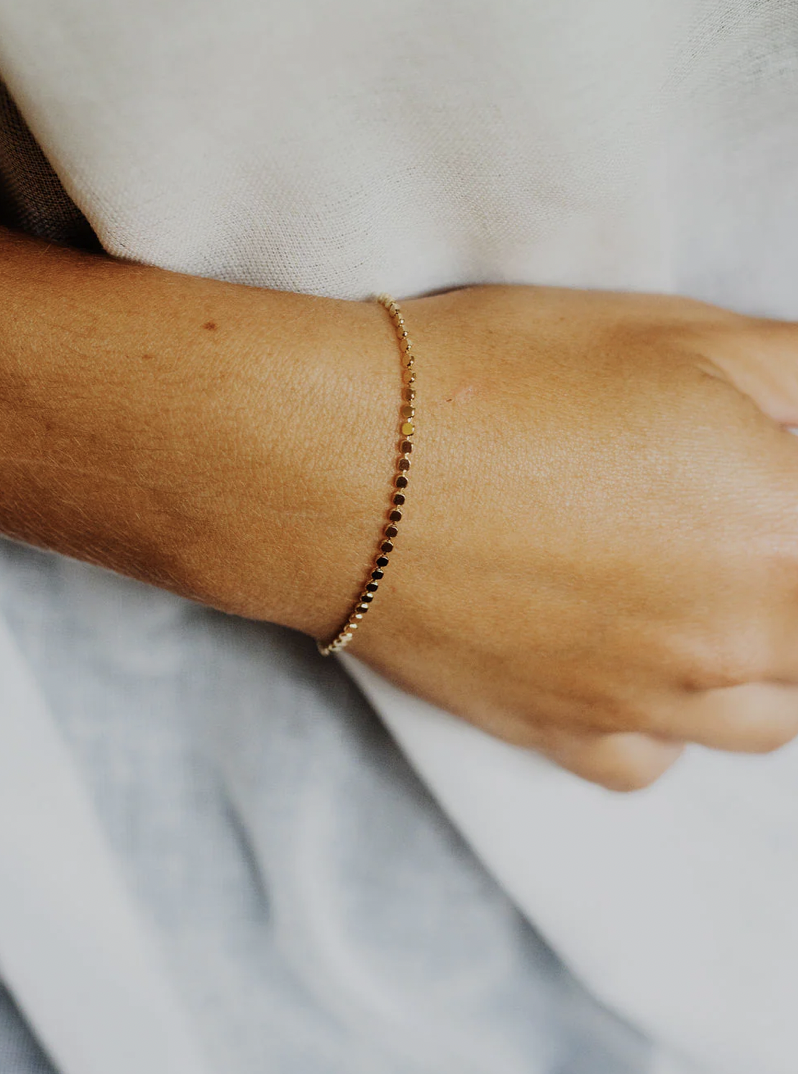 Kono & Co: Flat Disch Shiny Gold Bracelet