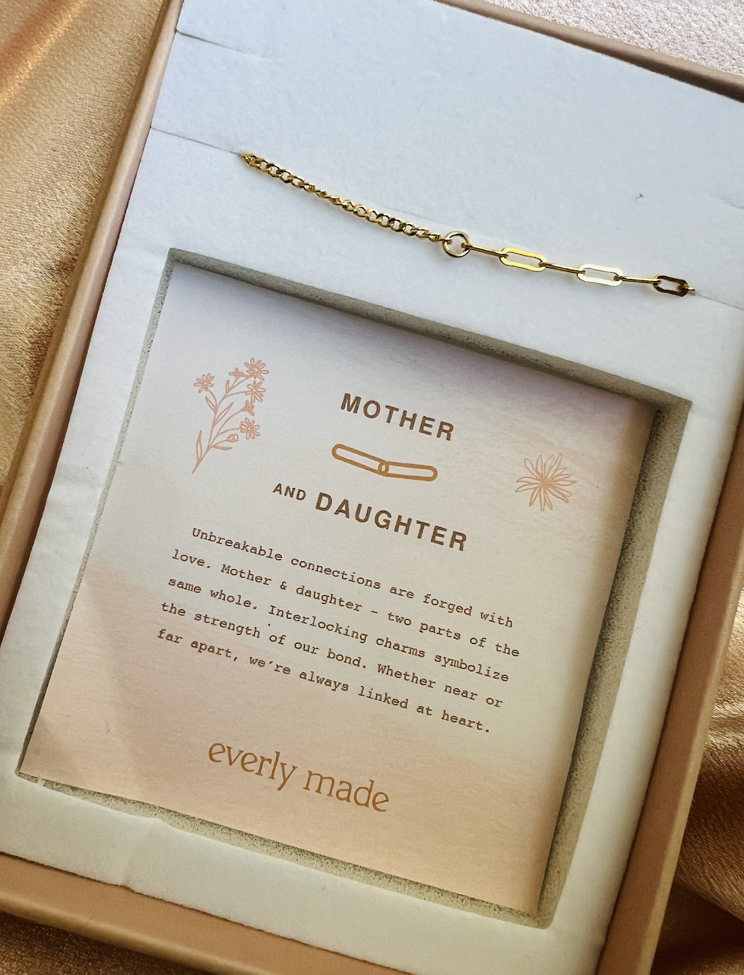 Everly Made - MOTHER & DAUGHTER armbånd i Gull