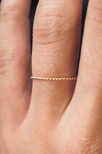Hannah Naomi Twist Gold ring - size 9.5