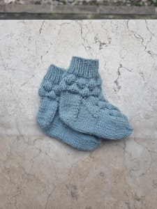Boblesokker baby pinne 2.5 mm - strikkeoppskrift