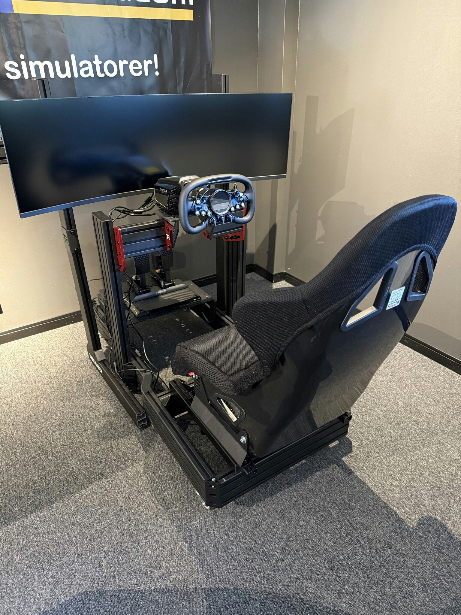 Trak Racer TR120S med Moza komplett simulator färdigbyggd