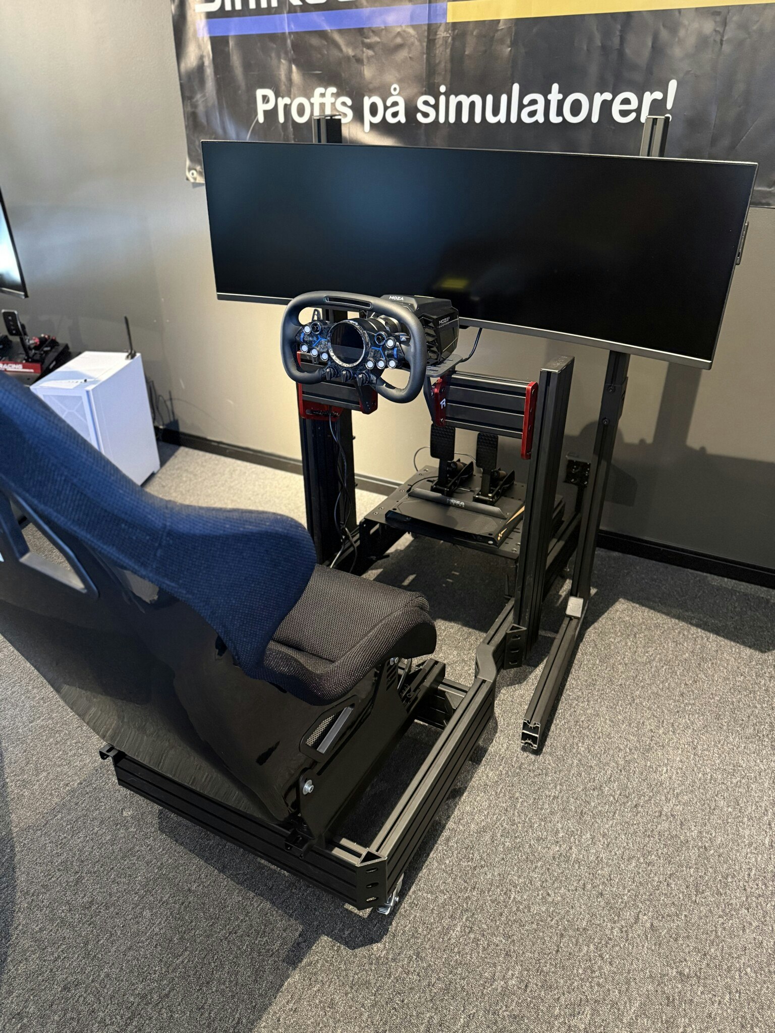 Trak Racer TR120S med Moza komplett simulator färdigbyggd