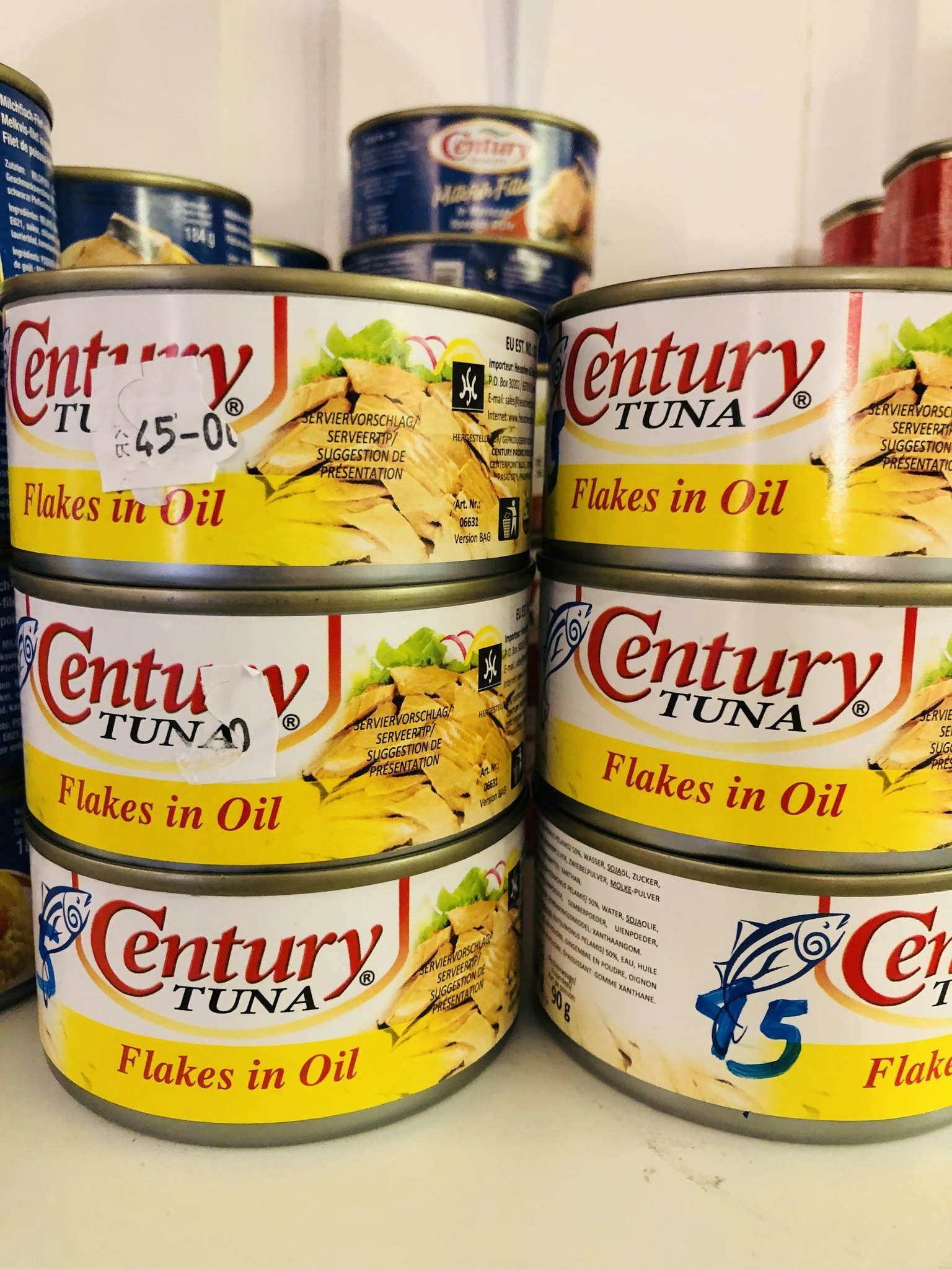 Century tuna flakes in oil