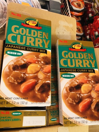 S&B GOLDEN CURRY MED-HOT 92G