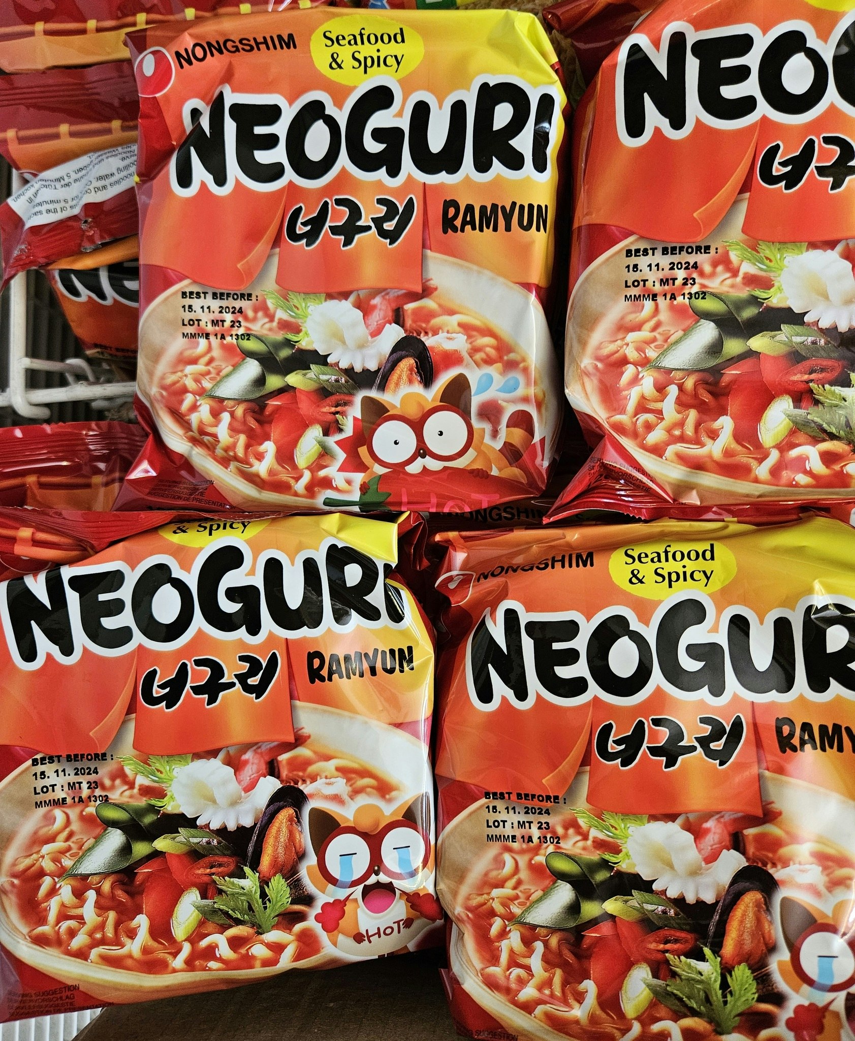 Nongshim Neoguri ramyun seafood & spicy  120g