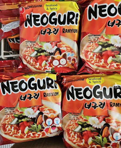 Nongshim Neoguri ramyun seafood & spicy  120g