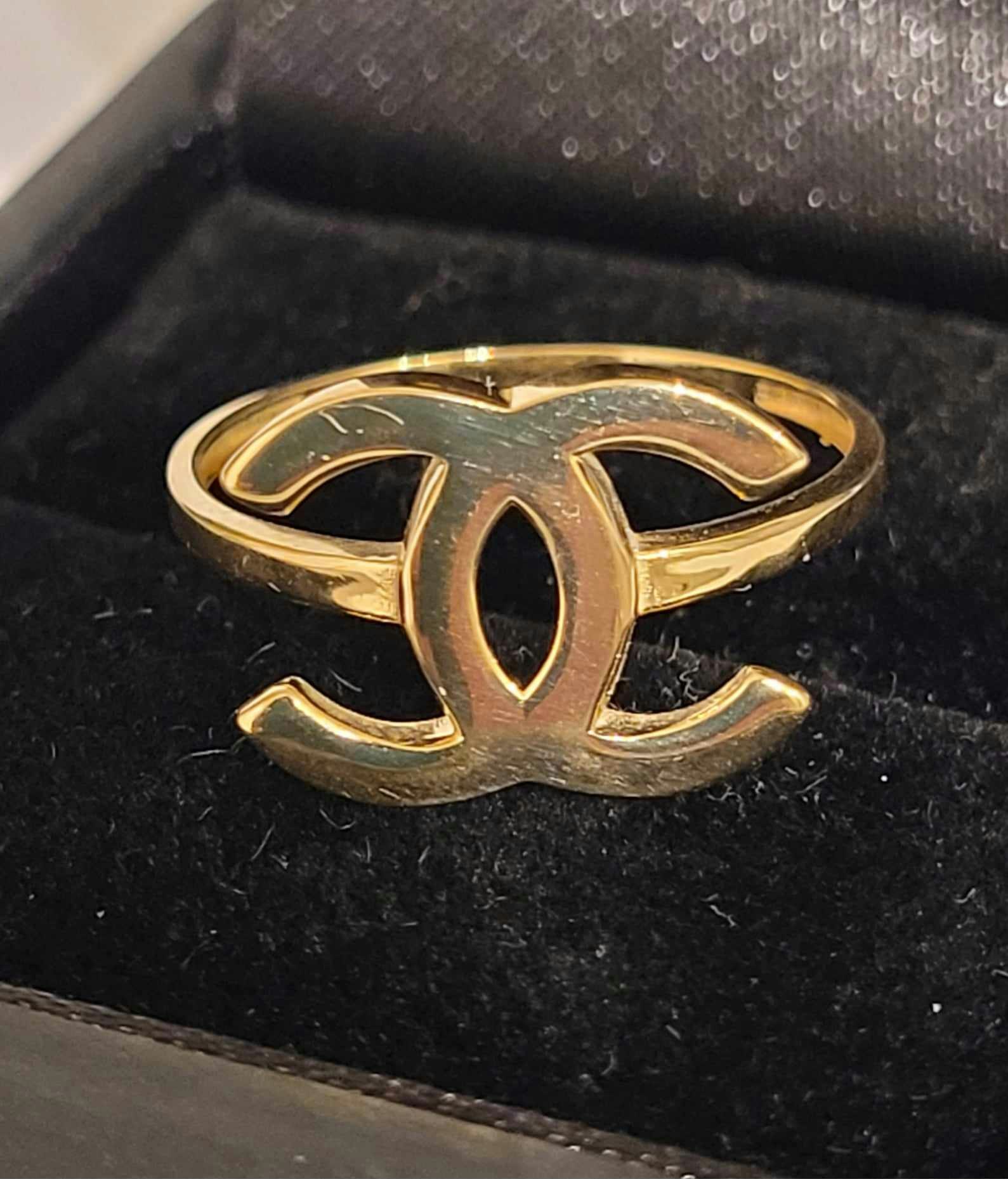 Chanel Ring  1.44grams ( 6.5cm )