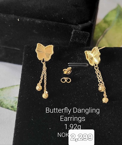 Butterfly Dangling Earings 1.92g