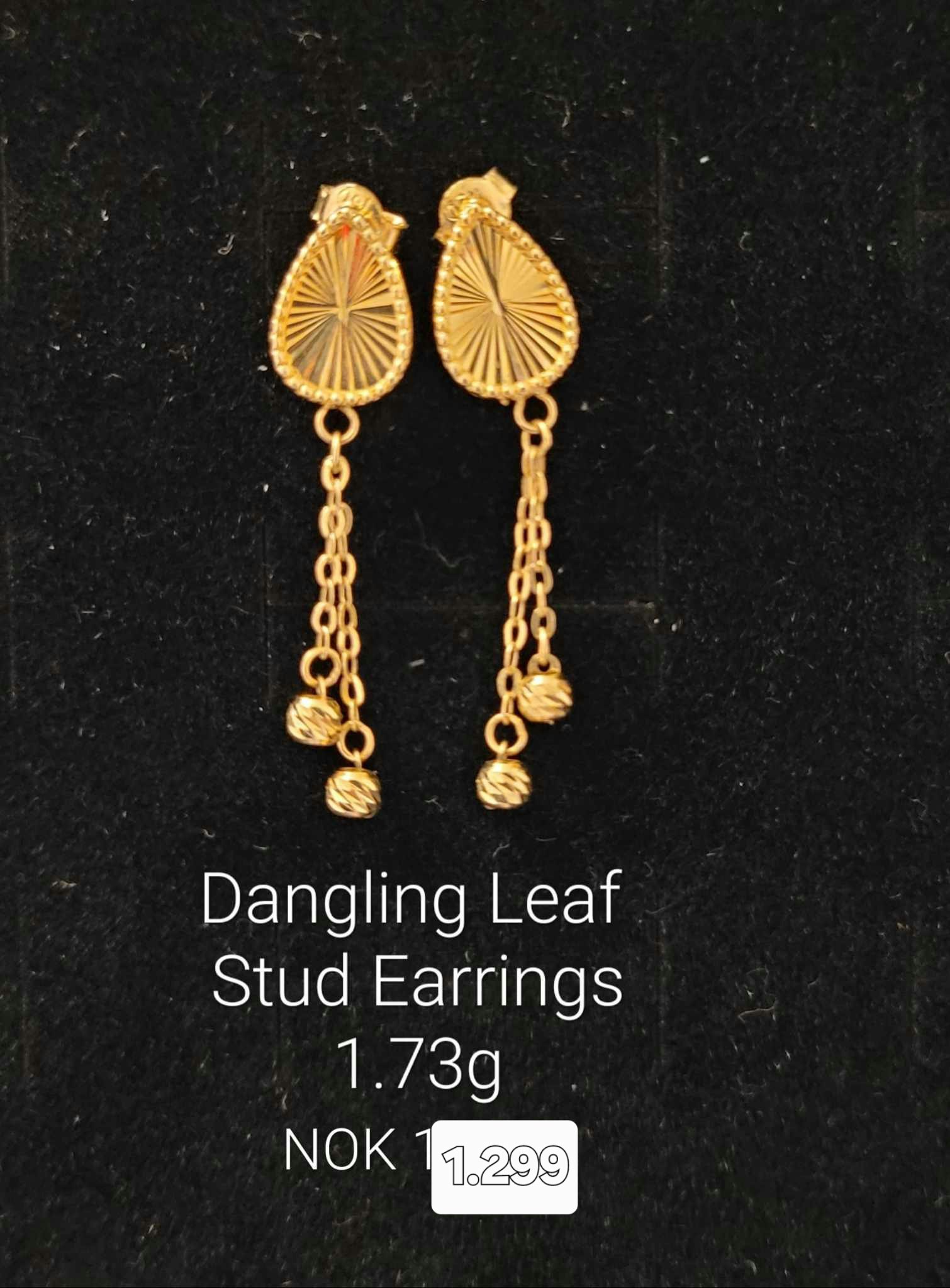 Dubai Dangling Leaf Stud Earings 1.73g