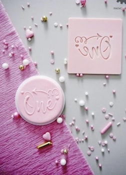 COOKIE EMBOSSER/ Dekorativ stämpel "One"