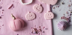 COOKIE EMBOSSER/ Halloween "4 mini pumpor plus utstickare ”