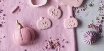 COOKIE EMBOSSER/ Halloween "4 mini pumpor plus utstickare ”
