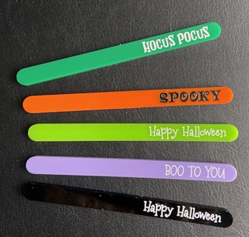 AKRYL glasspinnar med Halloweens gravyr ( set 5 st)
