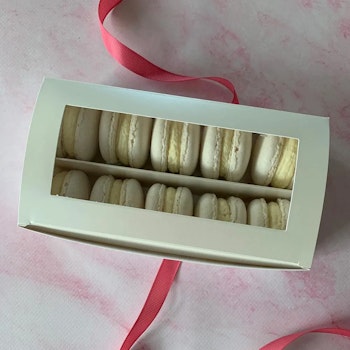 Pärlvit macarons box för 10-12 st macarons