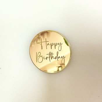 Akryl dekor “Happy Birthday” guld