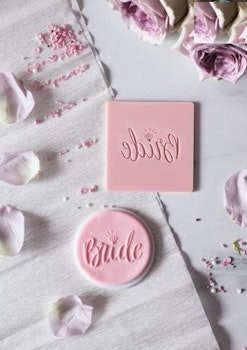 COOKIE EMBOSSER/ Dekorativ stämpel "Bride plus ring"