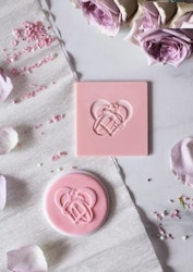 COOKIE EMBOSSER/ Dekorativ stämpel "Ringar i hjärtan"