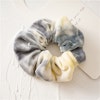 Tie-Dye Scrunchie Grå