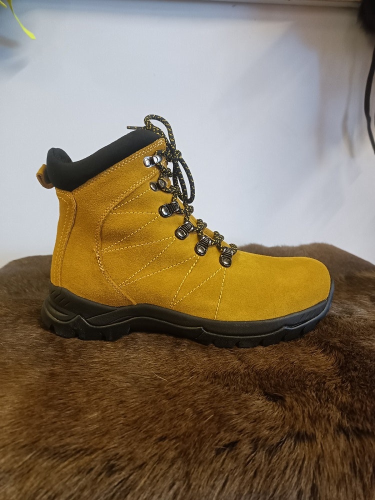 Eskimo Goldy, womens shoe with studs, color Yellow